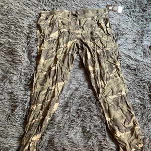 Rock & Republic Camo Pant